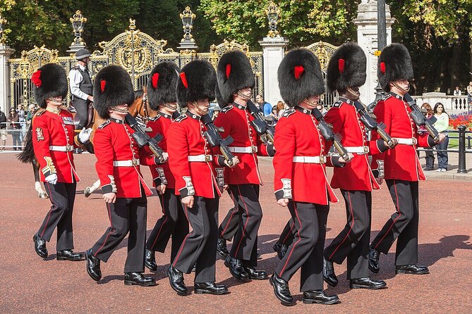 Buckingham Palace & Changing of the Guard Experience - A royal route with a Westminster finish