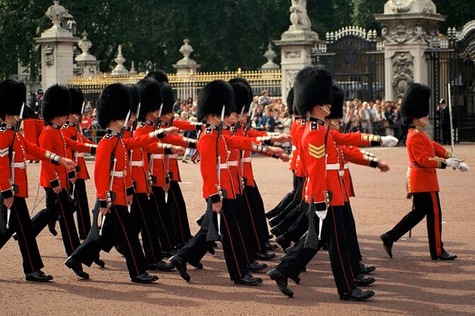 Buckingham Palace & Changing of the Guard Experience - Green Park sets a quiet opening