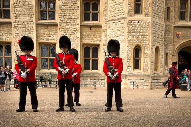 Buckingham Palace & Changing of the Guard Experience - Westminster Abbey marks the finish