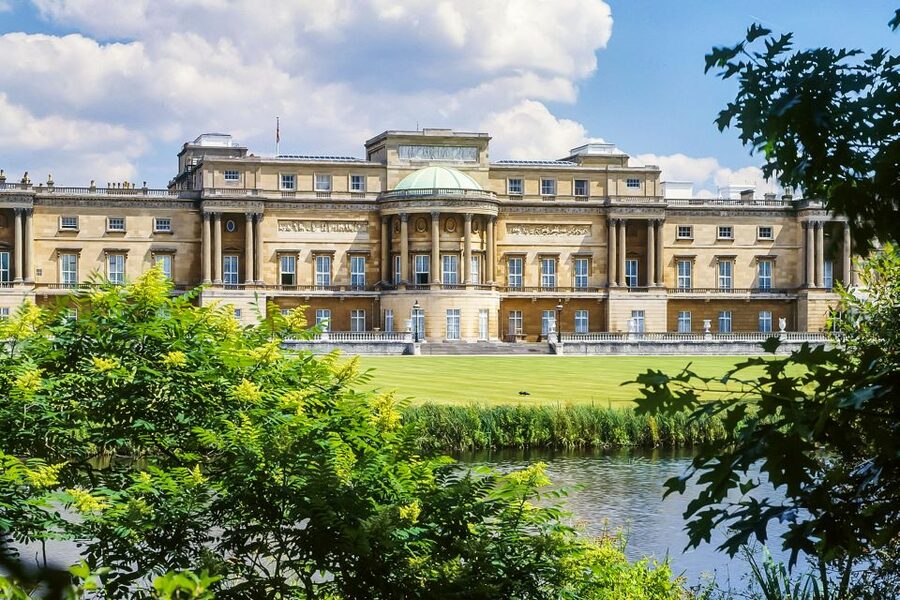 Buckingham Palace: The State Rooms Entrance Ticket - Moving from room to room with the audio guide