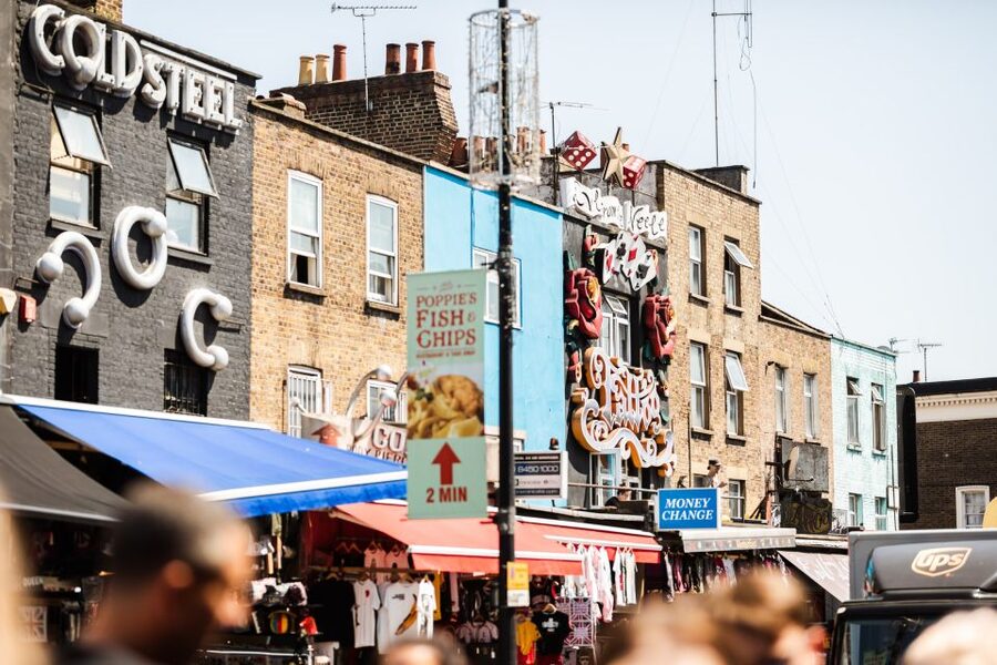 Camden: Explore London’s Creative Side with a Local Host - The canal connects Camden’s different sides