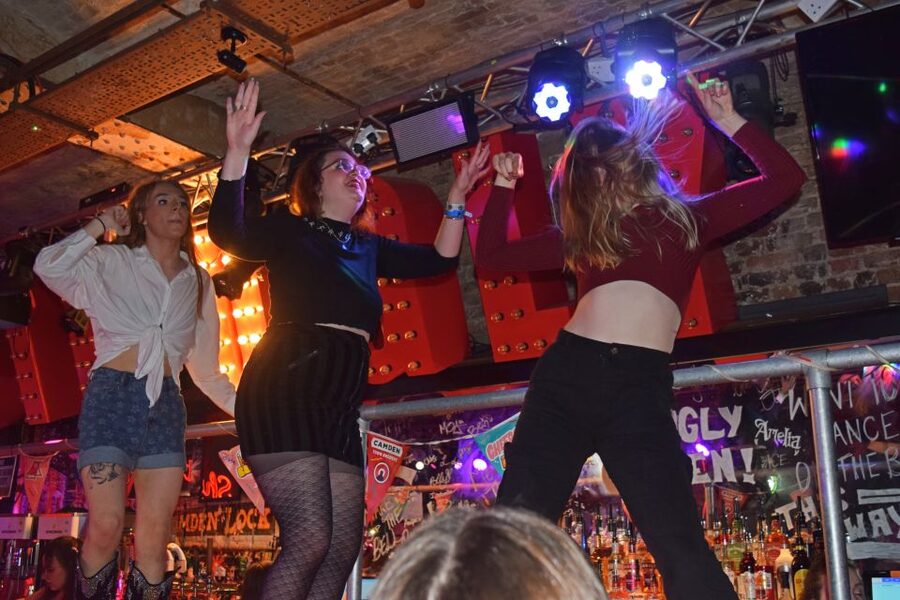 Camden Pub Crawl & Bar Tour London - Weeknight stops: pubs, games, and conversation