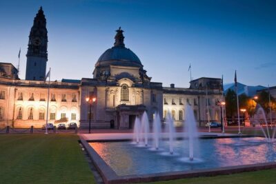 Cardiff Day Tour from London with Local Guide (Visit Wales)