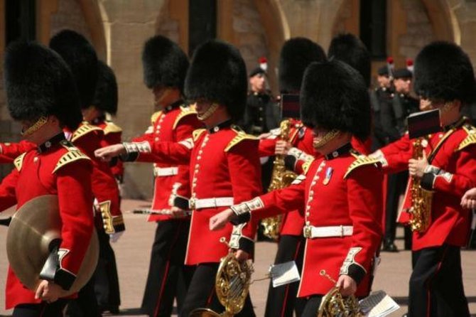 Changing of the Guard Guided Tour at Buckingham Palace - A moving view of the Changing of the Guard