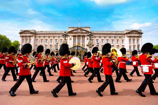 Changing of the Guard Guided Tour at Buckingham Palace - Ceremony schedules, Sundays, and wet changes