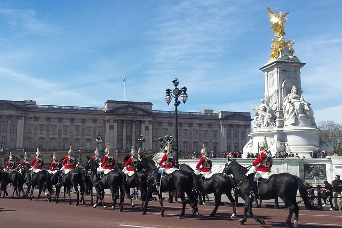 Changing of the Guard Guided Walking Tour in London - Piccadilly Circus sets the walk in motion