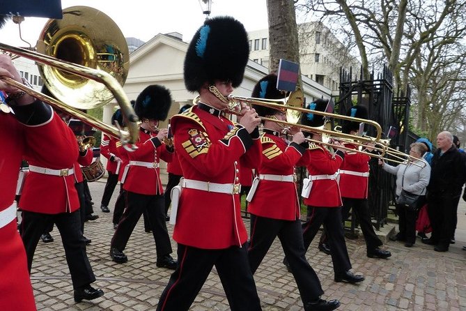 Changing of the Guard Guided Walking Tour in London - Who will get the most from this walk