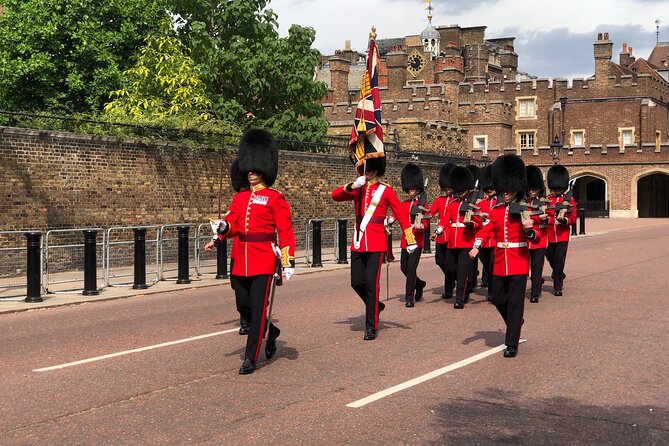 Changing of the Guard Walking Tour - Starting near the Edward VII statue