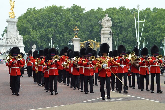 Changing of the Guard Walking Tour - Horse Guards Parade brings another ceremony into view