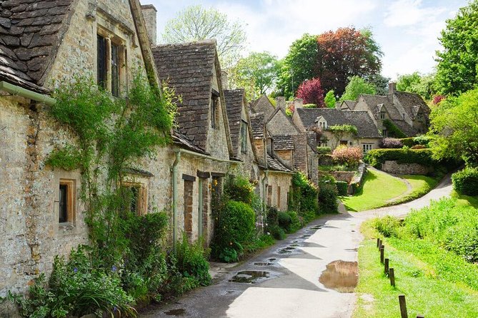 Cotswolds Day Trip from London with Optional Village Lunch - Burford’s broad high street and stone façades