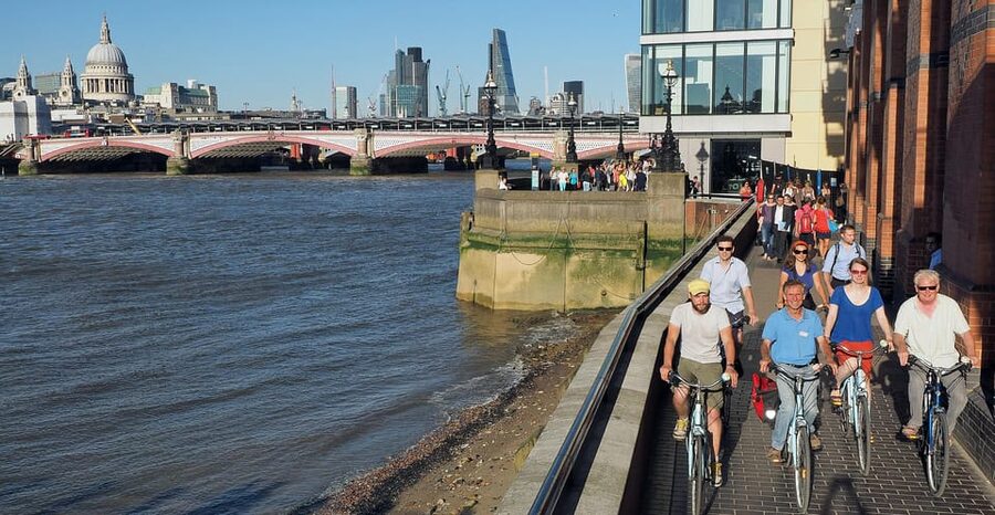 Destination London: E-Bike Tour - Getting Comfortable Near the Oval