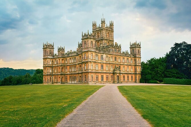 Downton Abbey and Village Small Group Tour from London - From London to Downton Country