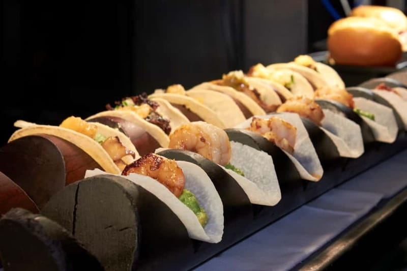 Eating London: Twilight Soho VIP Food & Drinks Tour - What the small-group format changes