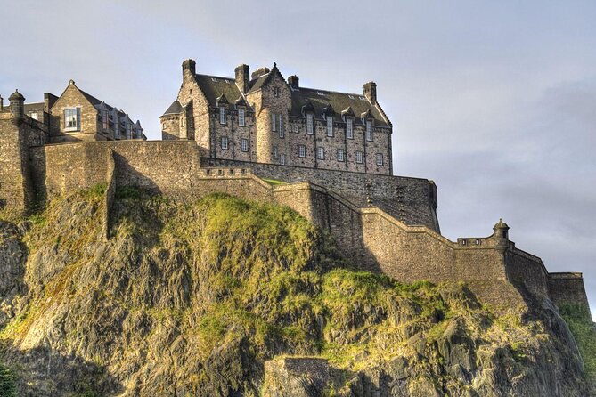 Edinburgh Rail Trip from London with Castle entry and Hop-on Hop-off bus - A long rail day for a short city visit
