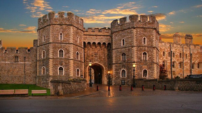 Extended visit: Windsor Castle & Stonehenge - The coach ride is part of the day