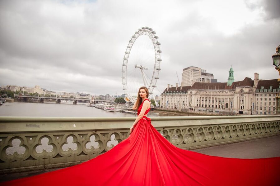 Flying dress professional photoshoot with pro photographer - Key points before you book