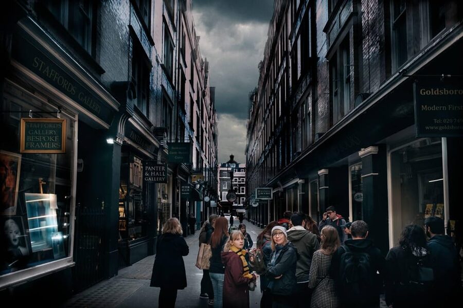 French Language: Original Harry Potter Walking Tour - A French guide makes the difference