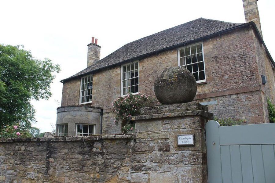 From London: Downton Abbey and Village Coach Tour - What the $209 price buys