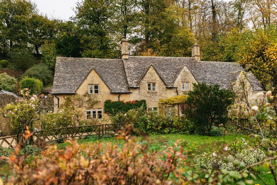 From London: Full-day Cotswolds Tour with Optional Lunch - The coach ride and the people leading it
