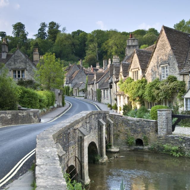 From London: Full-Day Guided Tour of the Cotswolds - Meeting at Earl’s Court and settling into the ride