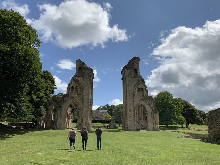 From London: Glastonbury and Cheddar Gorge Guided Day Trip - The pace, group size and practical details