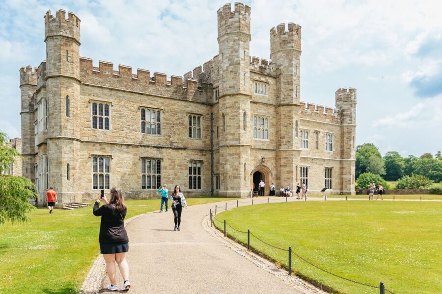 From London: Leeds Castle, Canterbury Cathedral & Dover - A Long Day Out from Victoria