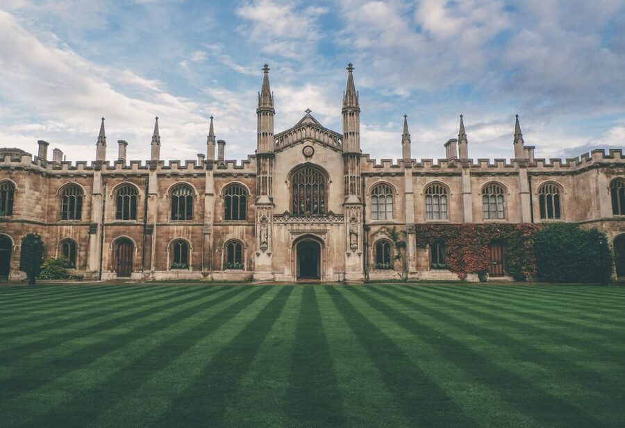 From London: Oxford and Cambridge Guided Day Tour - The 8:30 meeting point in Earls Court