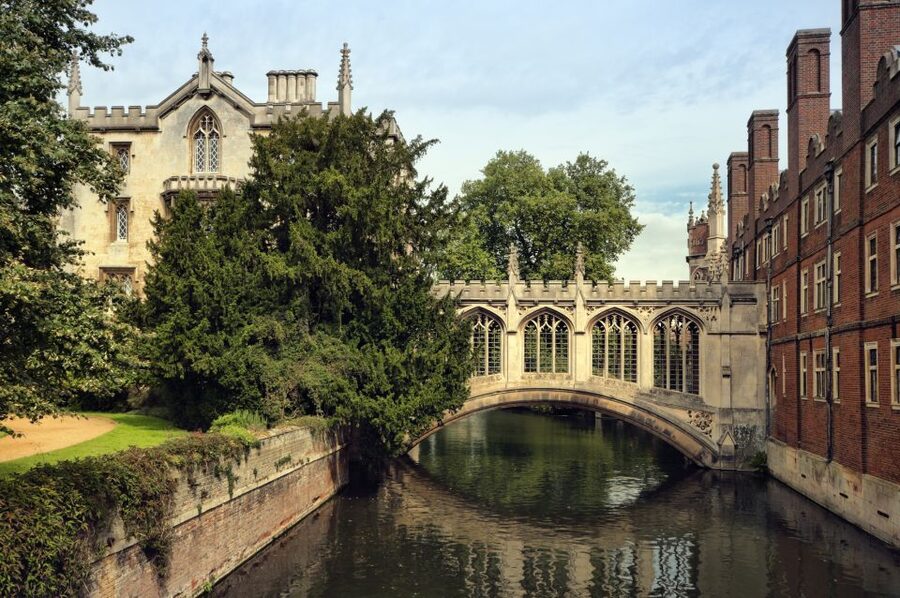 From London: Oxford and Cambridge Universities Tour - Oxford: spires, college courtyards, and famous names