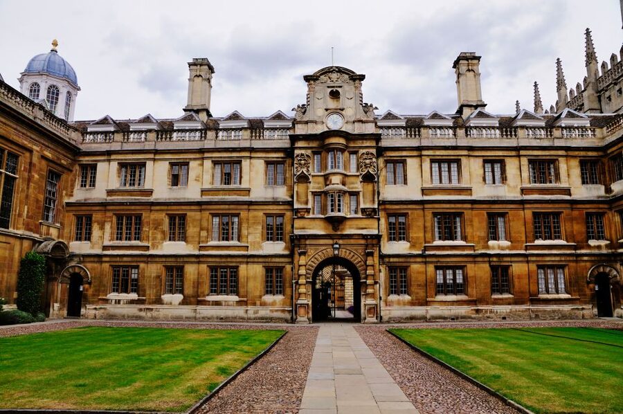 From London: Oxford & Cambridge Day Tour - Two university cities, one very full day