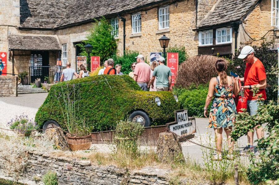 From London: Small Group Cotswolds Villages Tour - What the guide adds to the day