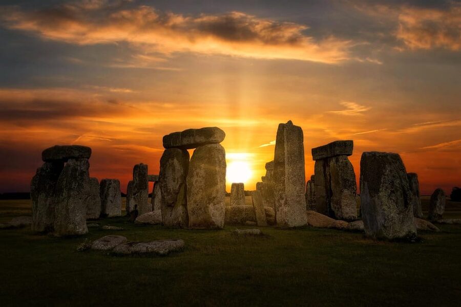 From London: Stonehenge Day Trip with Audioguide - The return to London: allow for a longer ride