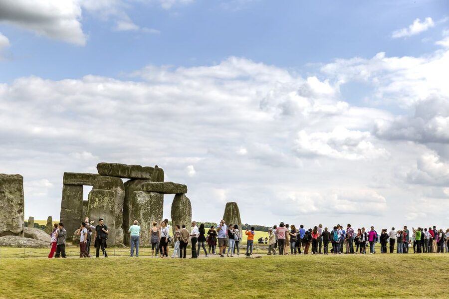 From London: Stonehenge Half-Day Tour - Using the audio guide at your own pace