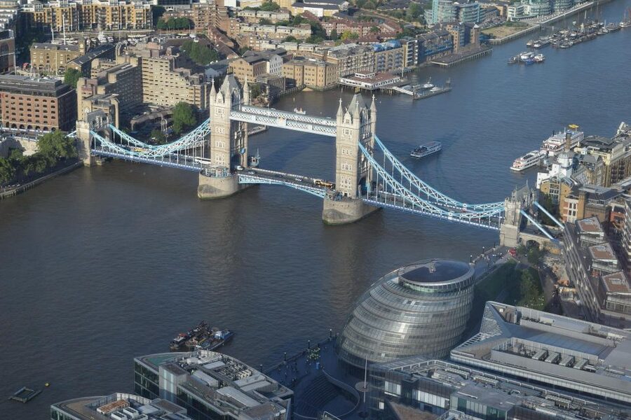 Full Day London Tour in a Private Vehicle with Admission - A driver’s commentary is not a guided tour