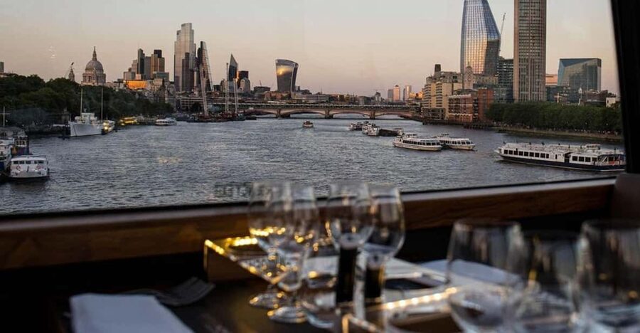 Gastronomic 6-course fine-dining dinner on Luxury London Bus - What to know before you book