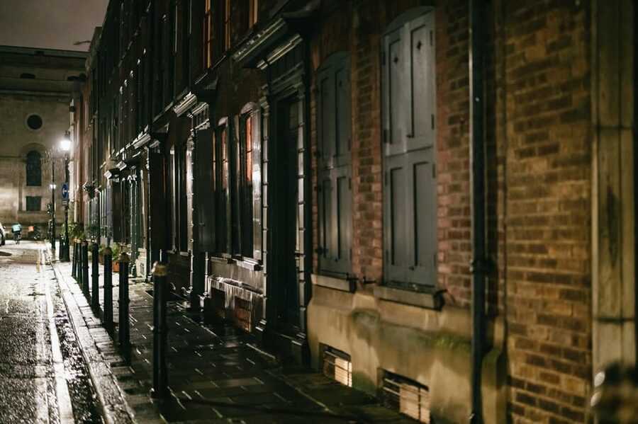 German Language : Original Jack the Ripper Tour - Mitre Square and the evidence