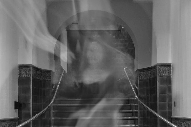 Ghastly Ghost Walking Tour in London - All Hallows sets the evening in motion