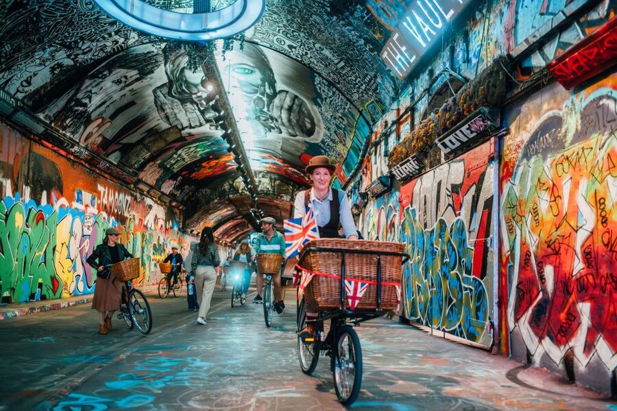 Gin Safari: Boozy London History on Two Wheels - From Hercules Road to Southwark Bridge