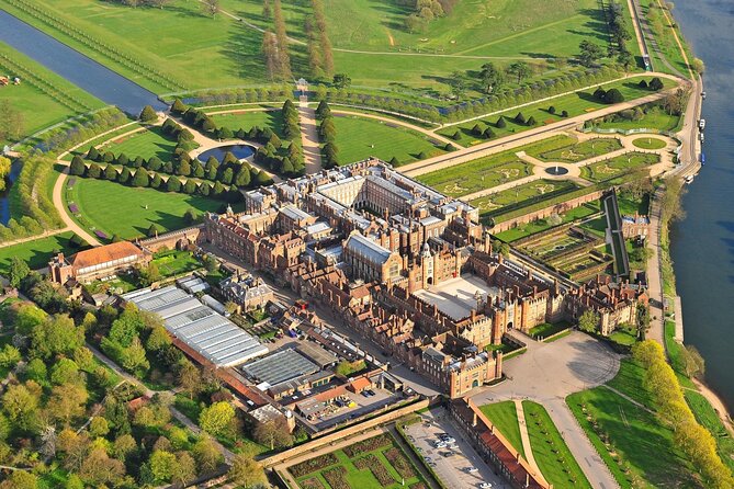 Hampton Court Guided Tour. Full day Access & High Tea - Starting near Hampton Court station