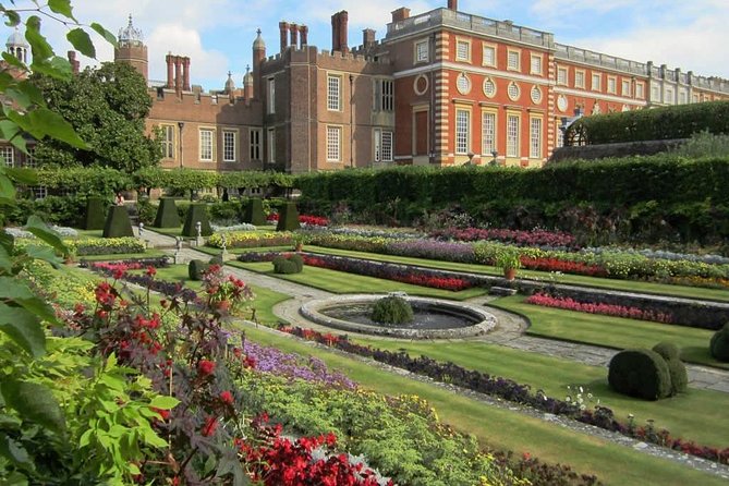 Hampton Court Palace Private Tour - Secrets of Henry VIII - Stories that make Tudor court life feel human