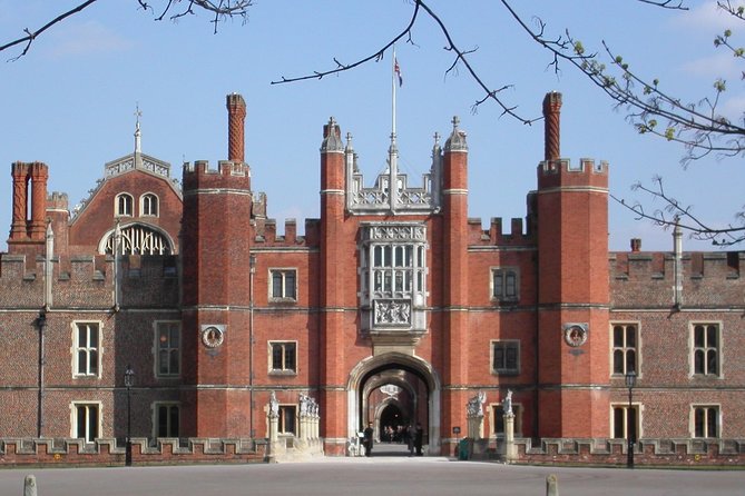 Hampton Court Palace Private Tour - Secrets of Henry VIII - Gardens, kitchens and time to look around