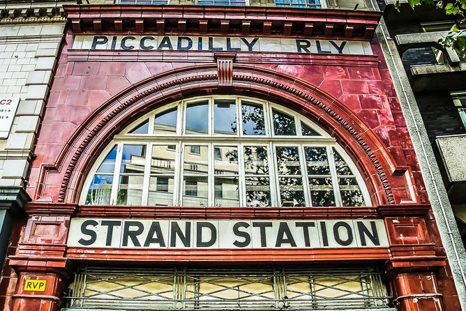 Hidden London Walking Tour - Alleys, a fake Roman bath and wartime traces
