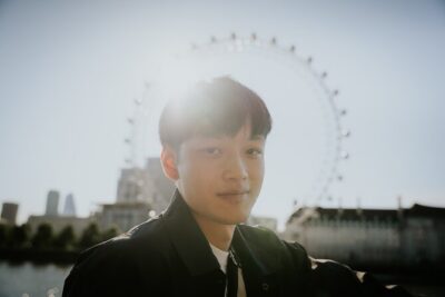 Iconic London Portraits Tour with Expert Local Photographer