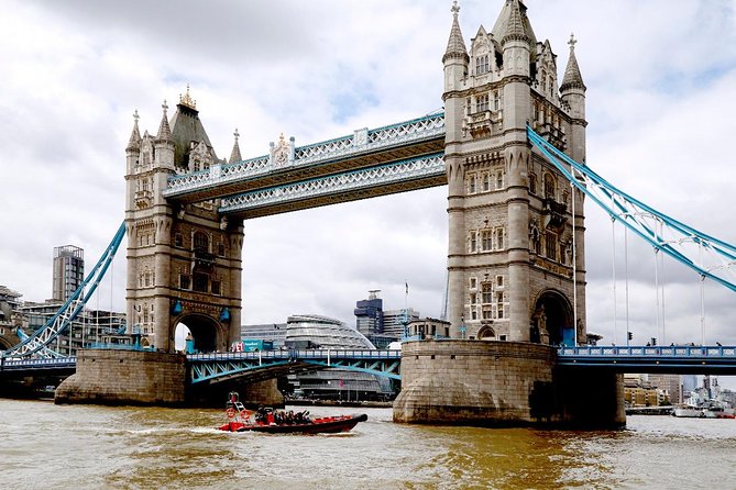 Iconic Sights of London: High-Speed Boat Trip - The guide matters as much as the speed