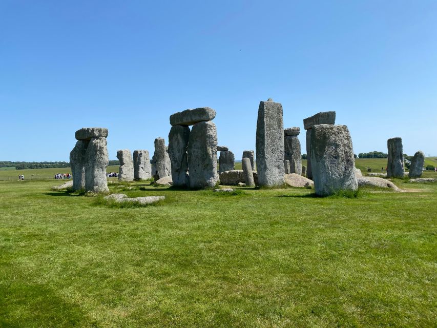 Individual trip to Stonehenge including pickup and drop off - Making sense of the stones
