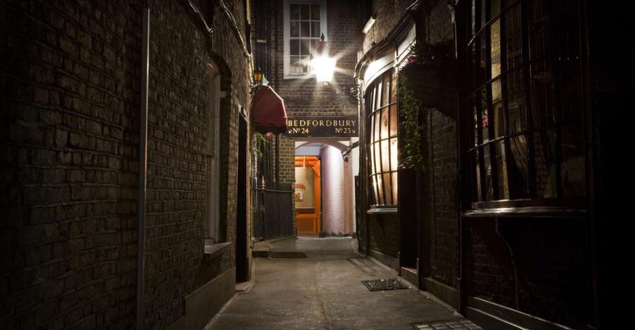 Jack The Ripper Tour in London's East End - Photographs, letters, and a guide’s storytelling