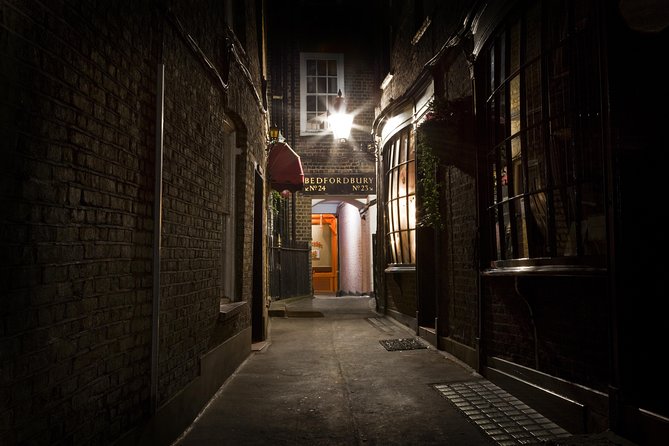 Jack the Ripper Tour with 'Ripper-Vision' in London- Afternoon - Starting in Whitechapel at 5 pm