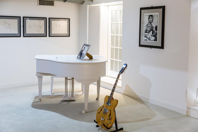 Liverpool and The Beatles Day Tour from London - London to Liverpool before the Beatles trail begins