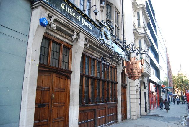 London: 2-Hour Historic Pub Tour - Gin, writers and the city’s less respectable past