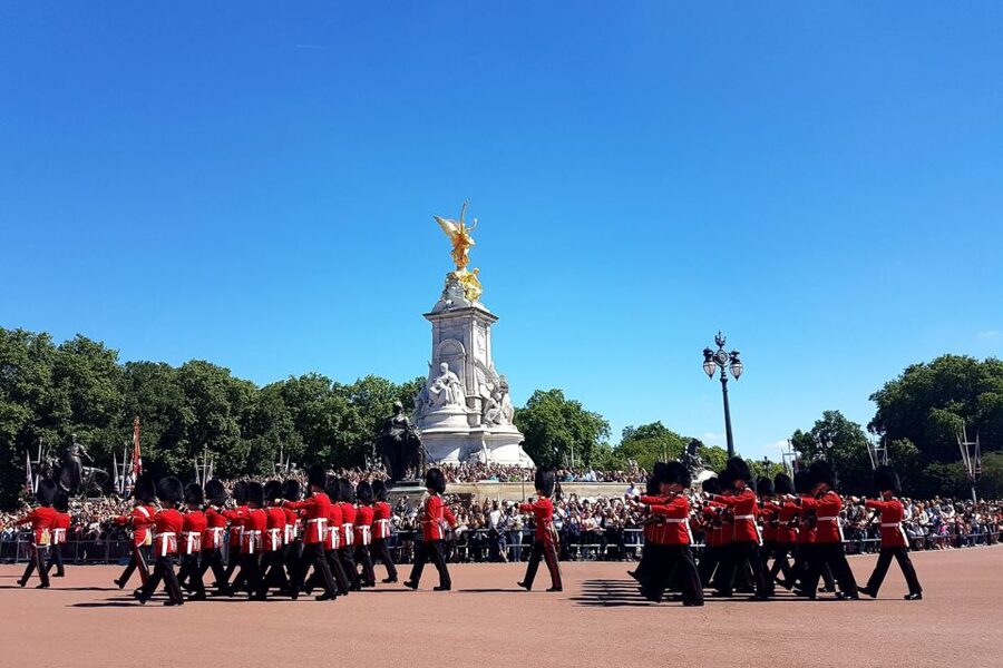 London: 30 London Sights Guided Walking Tour - From the Ritz to Buckingham Palace