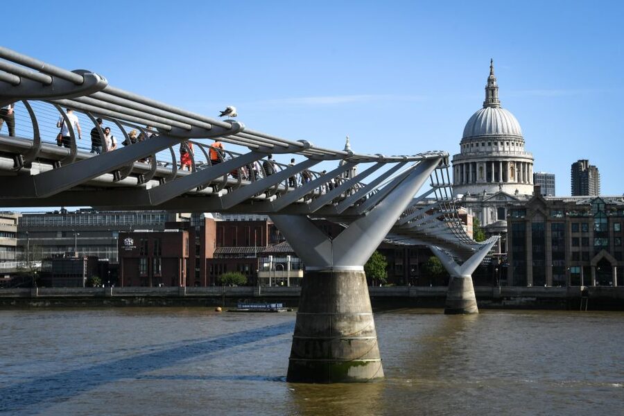 London: 30 Top City Sights Guided Group Walking Tour - London Bridge and the final stretch